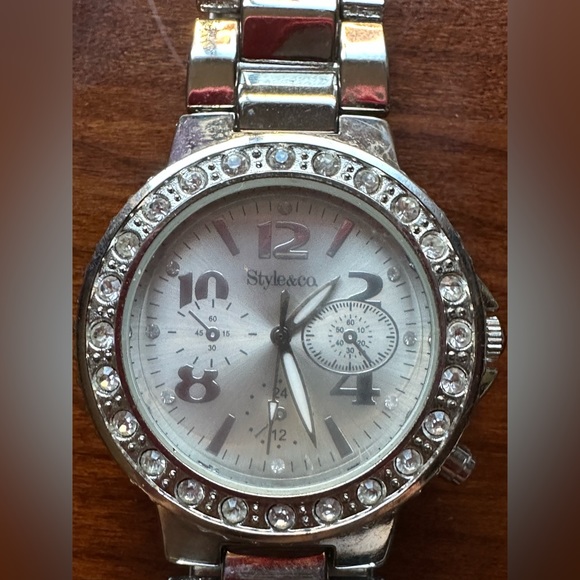 Men Handwatch - Picture 2 of 3